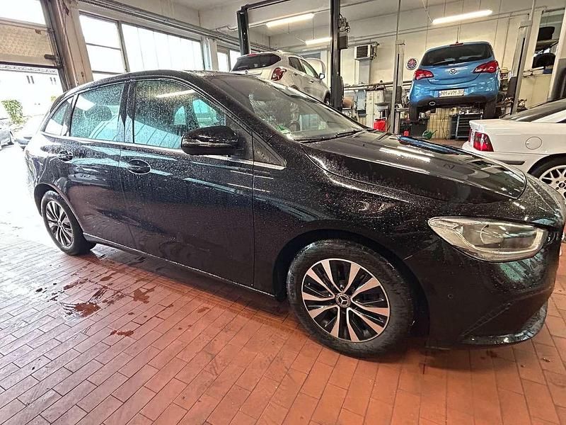 Gebraucht Mercedes B200 150 PS (110 kW) 2021 Schwarz Van / Kleinbus