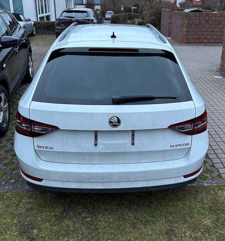 Gebraucht Skoda Superb Style 150 PS (110 kW) 2016 Weiß Limousine