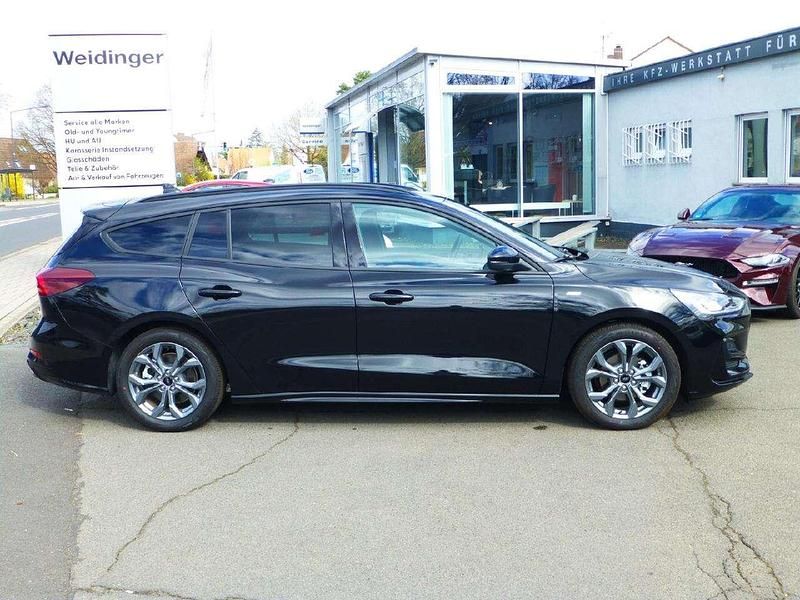 Neu Ford Focus ST-Line X 155 PS (114 kW) 2025 Obsidianschwarz metallic Kombi