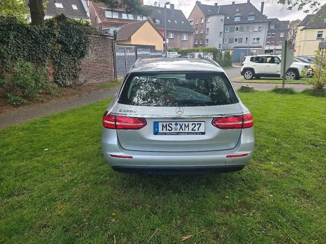 Gebraucht Mercedes E220 194 PS (142 kW) 2017 Silber Kombi