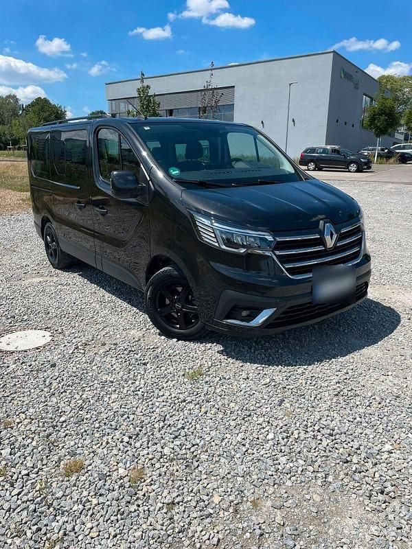 Schwarz Gebraucht 2021 Renault Trafic Van | 29.000 € (Guter Preis) - Bild 1/4