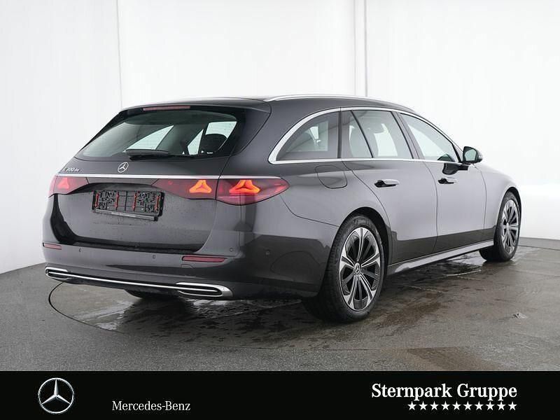 Gebraucht Mercedes E300 197 PS (144 kW) 2024 Grau Kombi