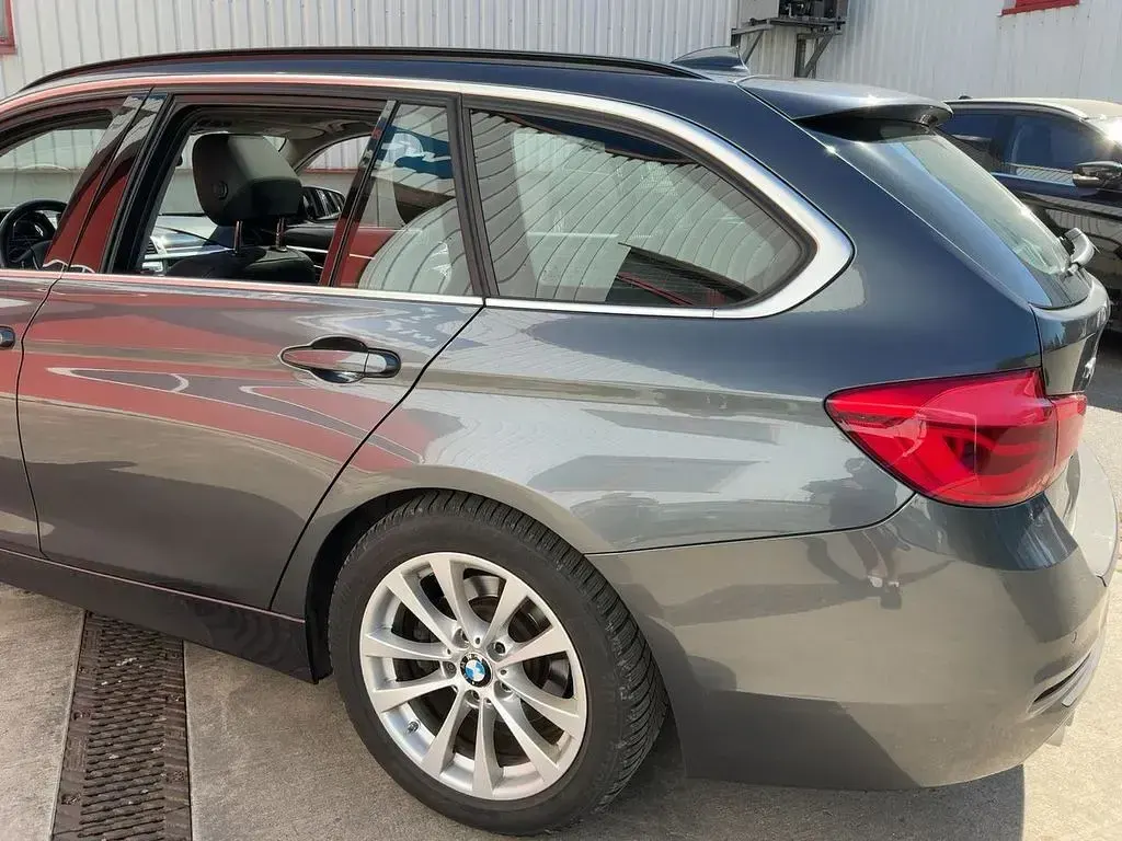 Gebraucht BMW 330 Luxury Line 252 PS (185 kW) 2018 Grau Kombi