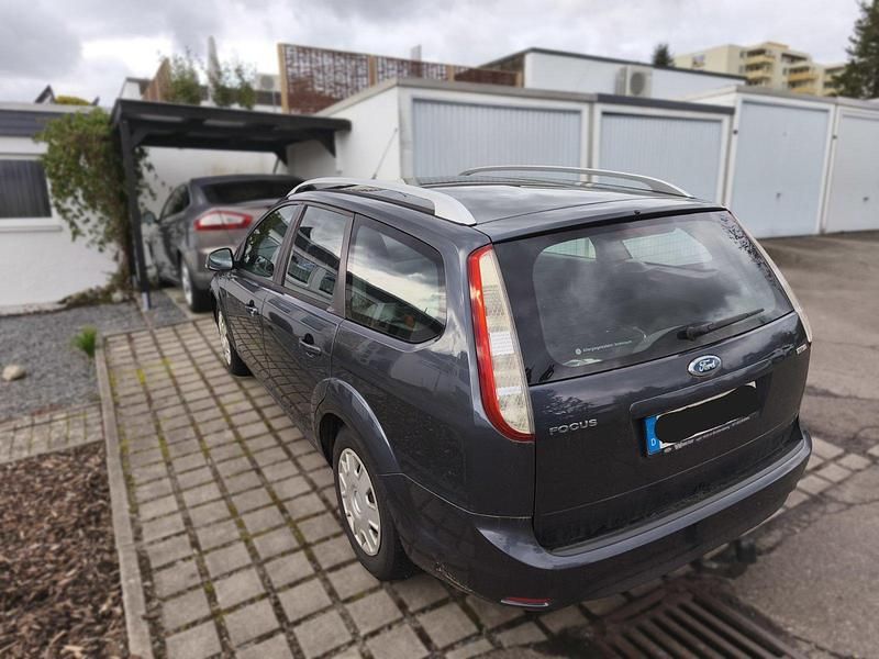 Gebraucht Ford Focus 109 PS (80 kW) 2010 Blau Kombi