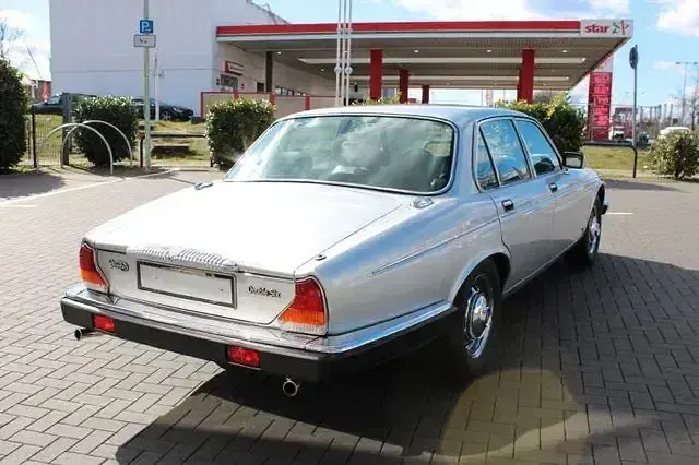 Gebraucht Jaguar XJ12 264 PS (194 kW) 1993 Silber Limousine