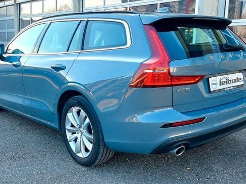 Gebraucht Volvo V60 Momentum 197 PS (144 kW) 2021 Grau Kombi