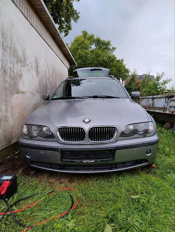 Silber Gebraucht 2003 BMW 318 Kombi | 1.800 € (Guter Preis) - Bild 1/4