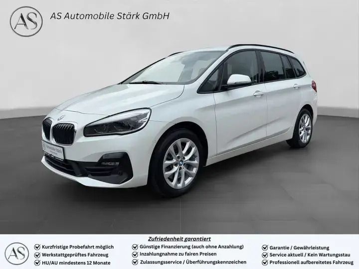 Weiß mineralweiss metallic Gebraucht 2022 BMW 220 Gran Tourer Van / Kleinbus | 25.690 € (Fairer Preis) - Bild 1/4