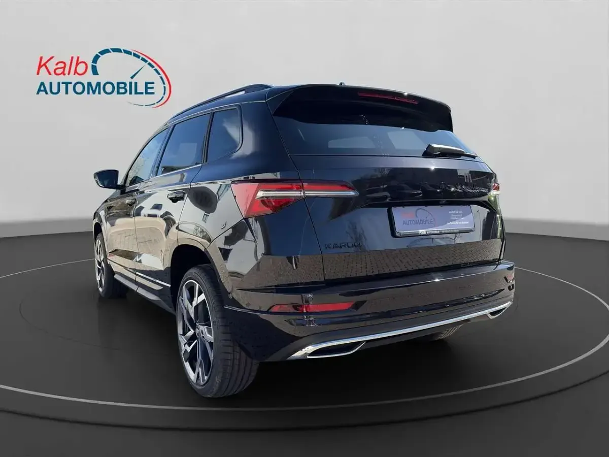 Neu Skoda Karoq SportlinePlus 150 PS (110 kW) 2026 Blackmagic perleffekt SUV