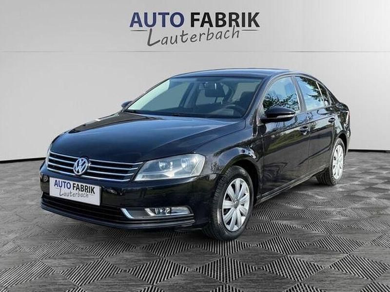 Schwarz Gebraucht 2012 VW Passat Trendline Limousine | 9.990 € (Teuer) - Bild 1/4