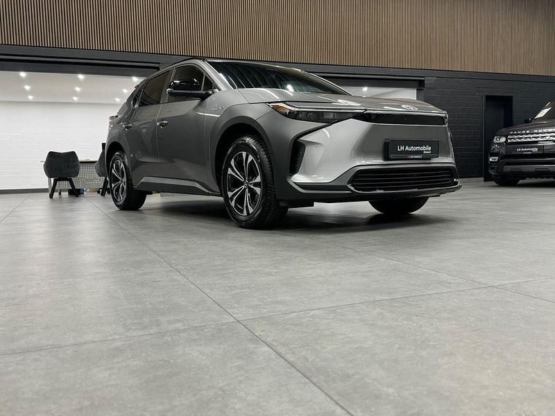 Gebraucht Toyota bZ4X 150 kW (204 PS) 2023 Grau SUV