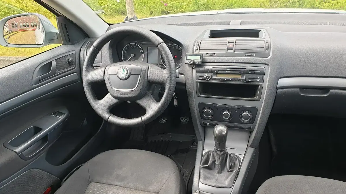 Gebraucht Skoda Octavia 105 PS (77 kW) 2011 Weiß Kombi