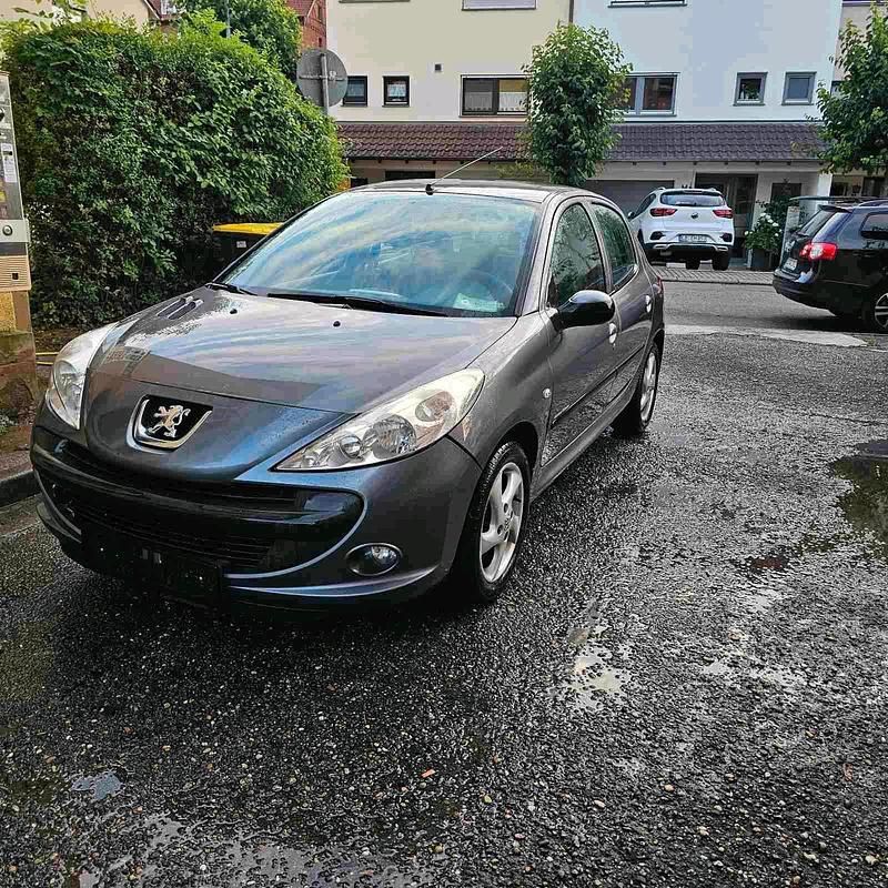 Silber Gebraucht 2009 Peugeot 206+ Kleinwagen | 900 € (Superpreis) - Bild 1/4