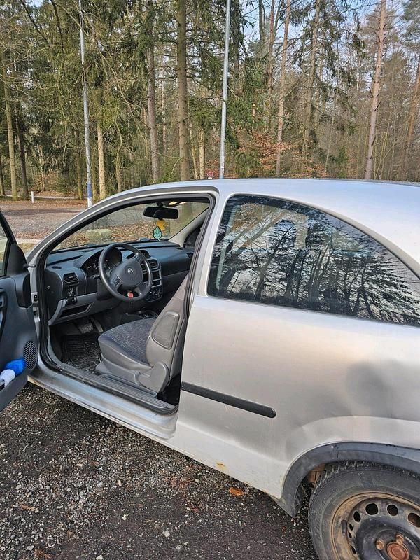 Gebraucht Opel Corsa 75 PS (55 kW) 2001 Silber Kleinwagen