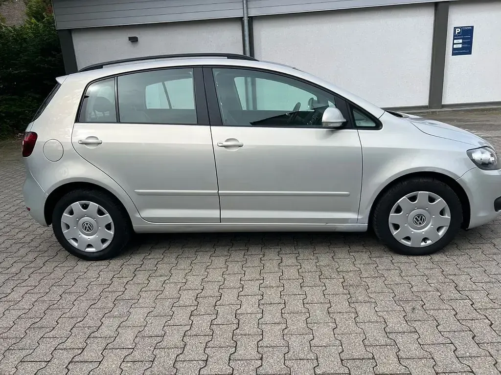 Gebraucht VW Golf VI Comfortline 105 PS (77 kW) 2010 Gold Kleinwagen