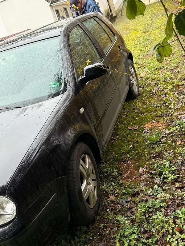 Gebraucht VW Golf IV 75 PS (55 kW) 2000 Schwarz Kleinwagen