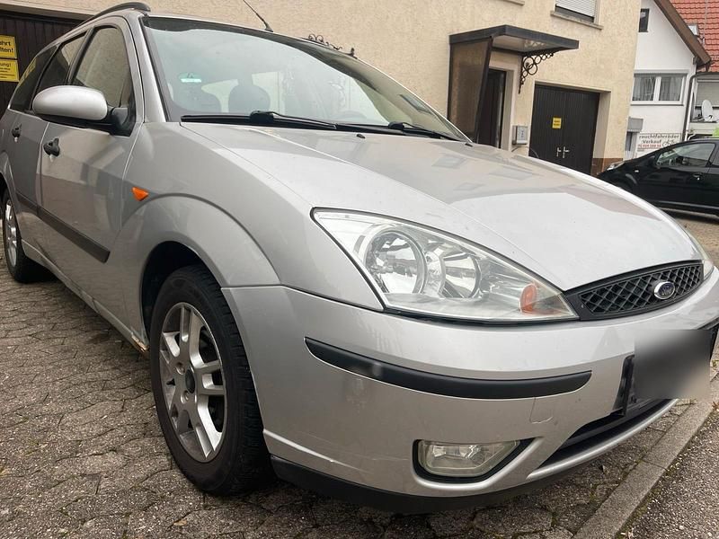 Grün Gebraucht 2004 Ford Focus Trend Kombi | 450 € (Superpreis) - Bild 1/4