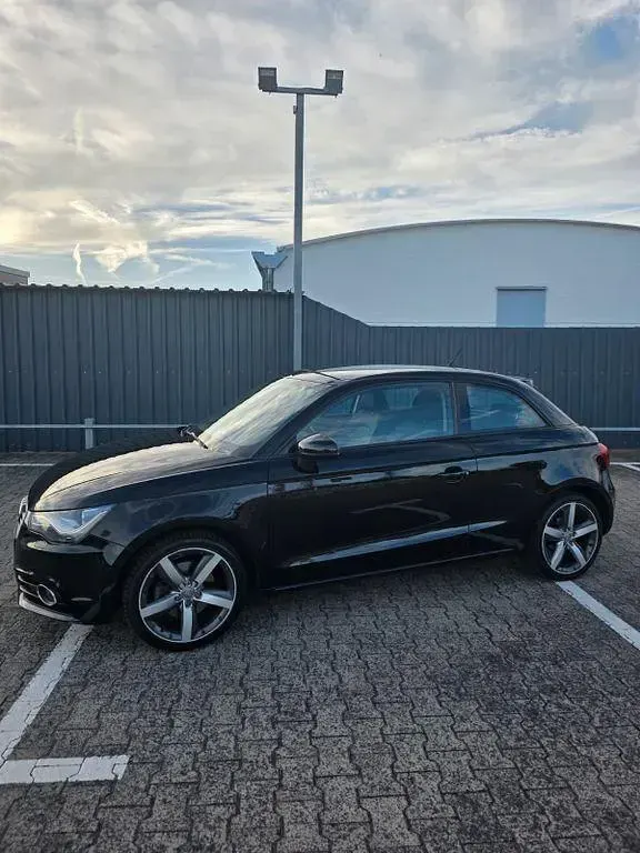 Gebraucht Audi A1 Ambition 122 PS (89 kW) 2011 Schwarz Kleinwagen