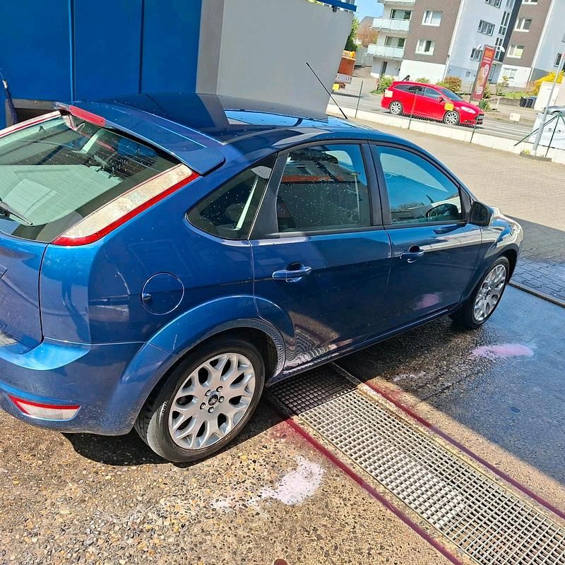 Second-hand Ford Focus 109 CP (80 kW) 2009 Albastru Hatchback