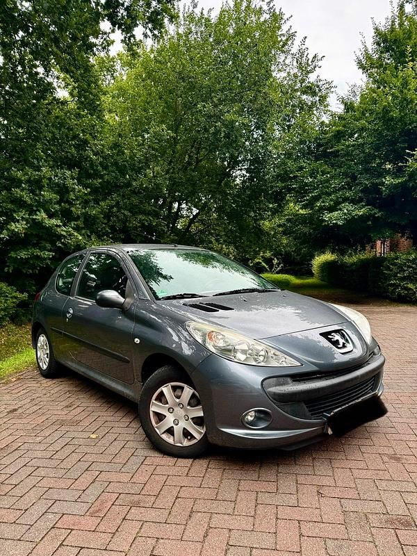 Grau Gebraucht 2009 Peugeot 206+ Basis Kleinwagen | 699 € (Superpreis) - Bild 1/4
