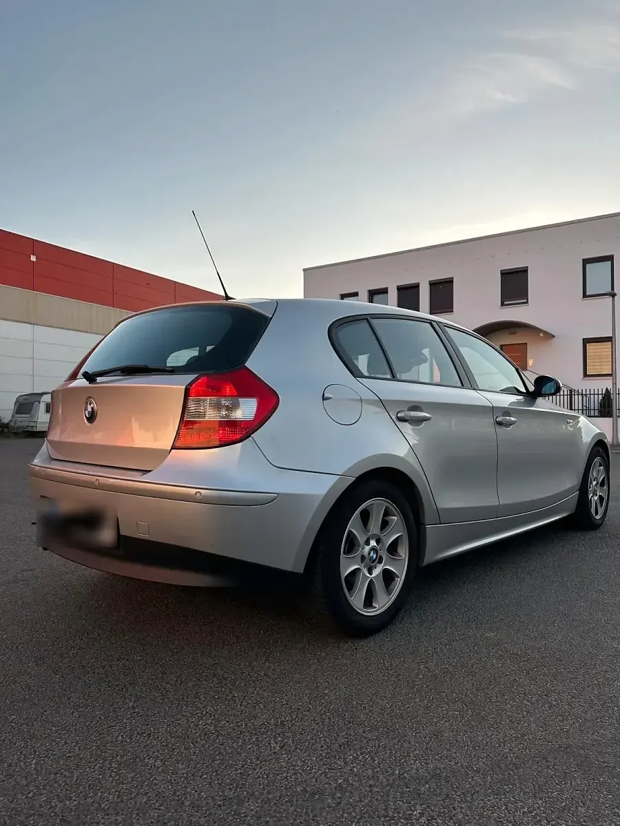 Gebraucht BMW 118 143 PS (105 kW) 2007 Silber Kleinwagen