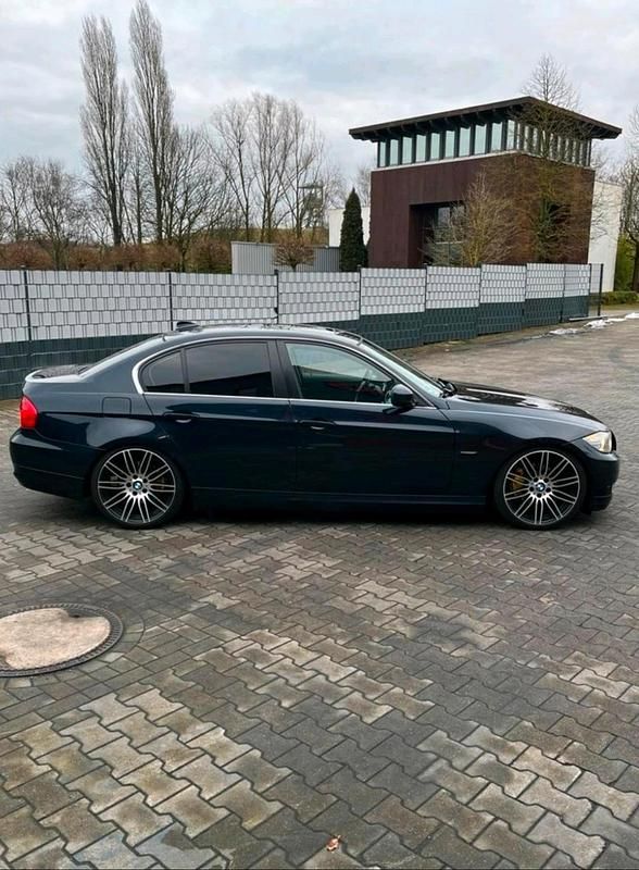 Gebraucht BMW 325 218 PS (160 kW) 2009 Blau Limousine