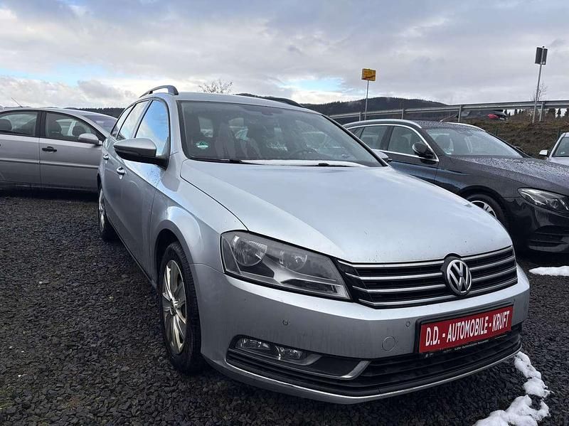 Gebraucht VW Passat Trendline 140 PS (102 kW) 2013 Reflexsilber metallic Kombi