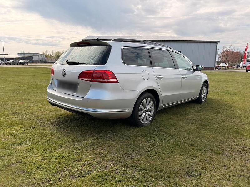 Gebraucht VW Passat 140 PS (102 kW) 2013 Silber Kombi