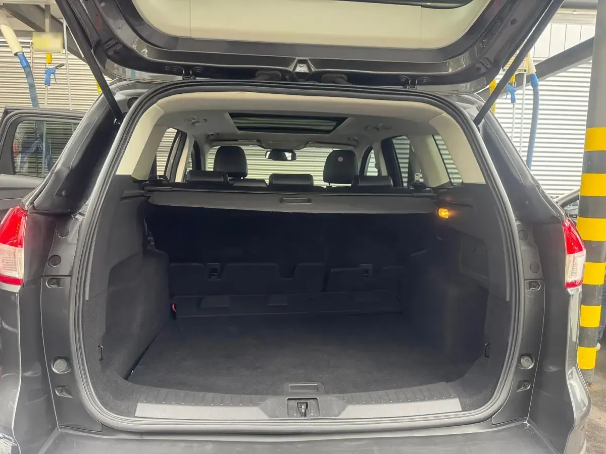 Używany Ford Kuga Titanium 120 KM (88 kW) 2016 Szary SUV