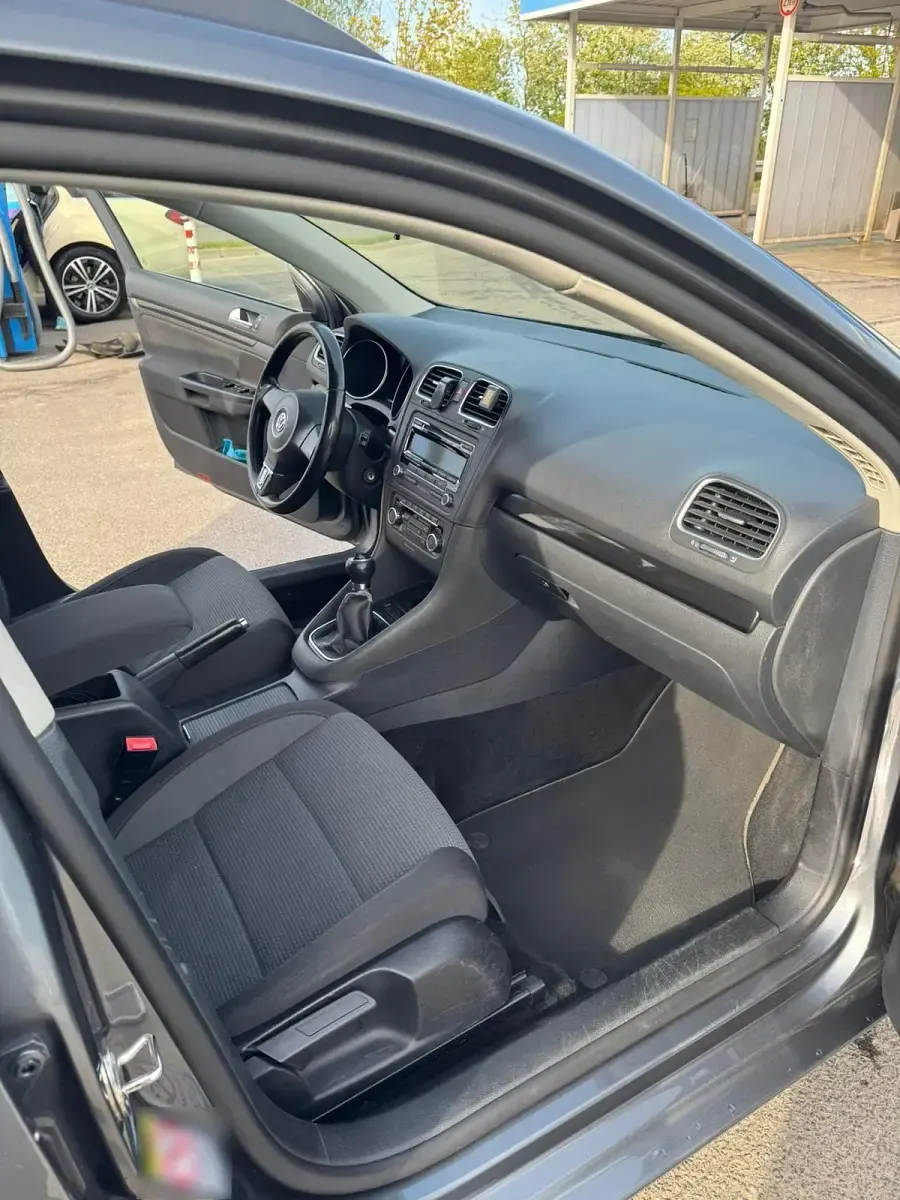 Gebraucht VW Golf VI 105 PS (77 kW) 2010 Grau Kleinwagen