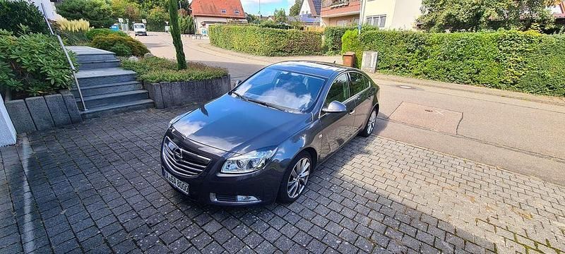 Grau Gebraucht 2011 Opel Insignia Innovation Limousine | 6.390 € (Fairer Preis) - Bild 1/4