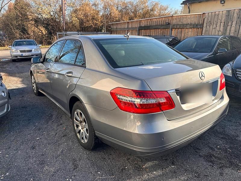 Gebraucht Mercedes E220 170 PS (125 kW) 2009 Grau Limousine