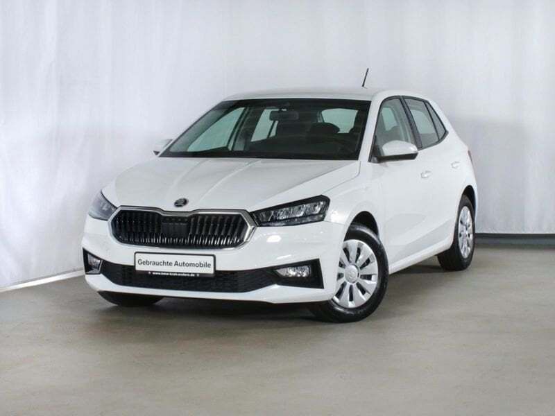 Weiß Gebraucht 2022 Skoda Fabia Ambition Limousine | 14.990 € (Guter Preis) - Bild 1/4