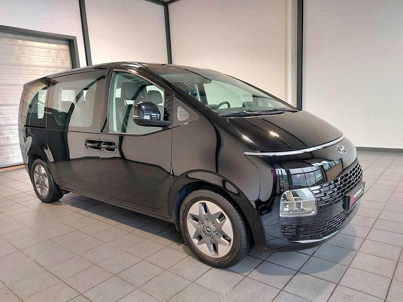 Schwarz Gebraucht 2024 Hyundai Staria Trend Van / Kleinbus | 37.990 € (Superpreis) - Bild 1/4