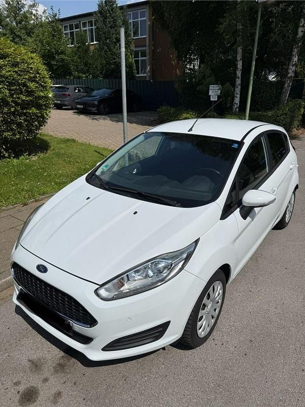 Gebraucht Ford Fiesta Trend 101 PS (74 kW) 2017 Weiß Kleinwagen