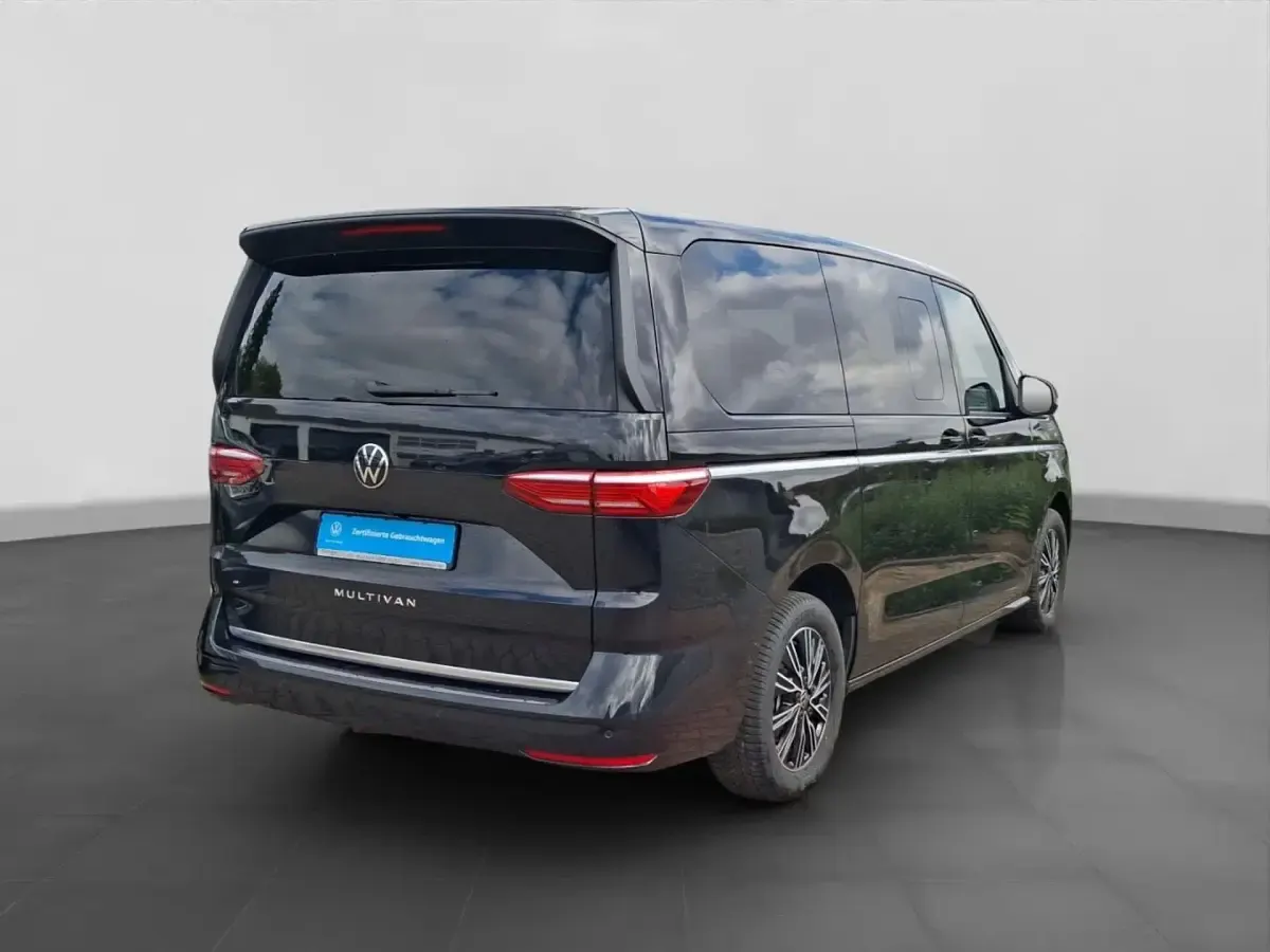Gebraucht VW Multivan Style 150 PS (110 kW) 2025 Schwarz Van / Kleinbus
