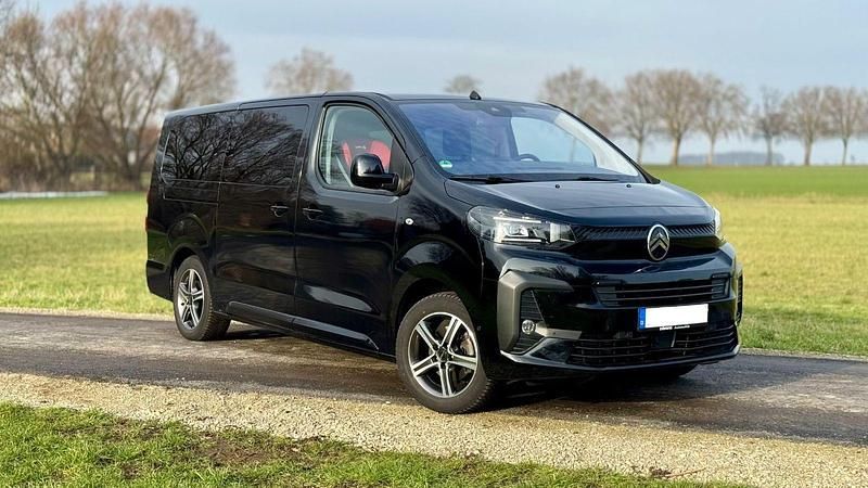 Schwarz Gebraucht 2024 Citroën Spacetourer Van / Kleinbus | 38.900 € (Etwas zu teuer) - Bild 1/4