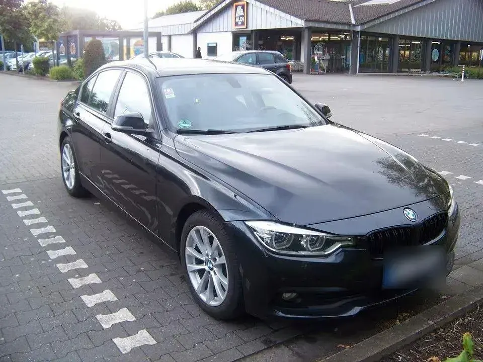 Gebraucht BMW 318 Advantage 150 PS (110 kW) 2016 Schwarz Limousine