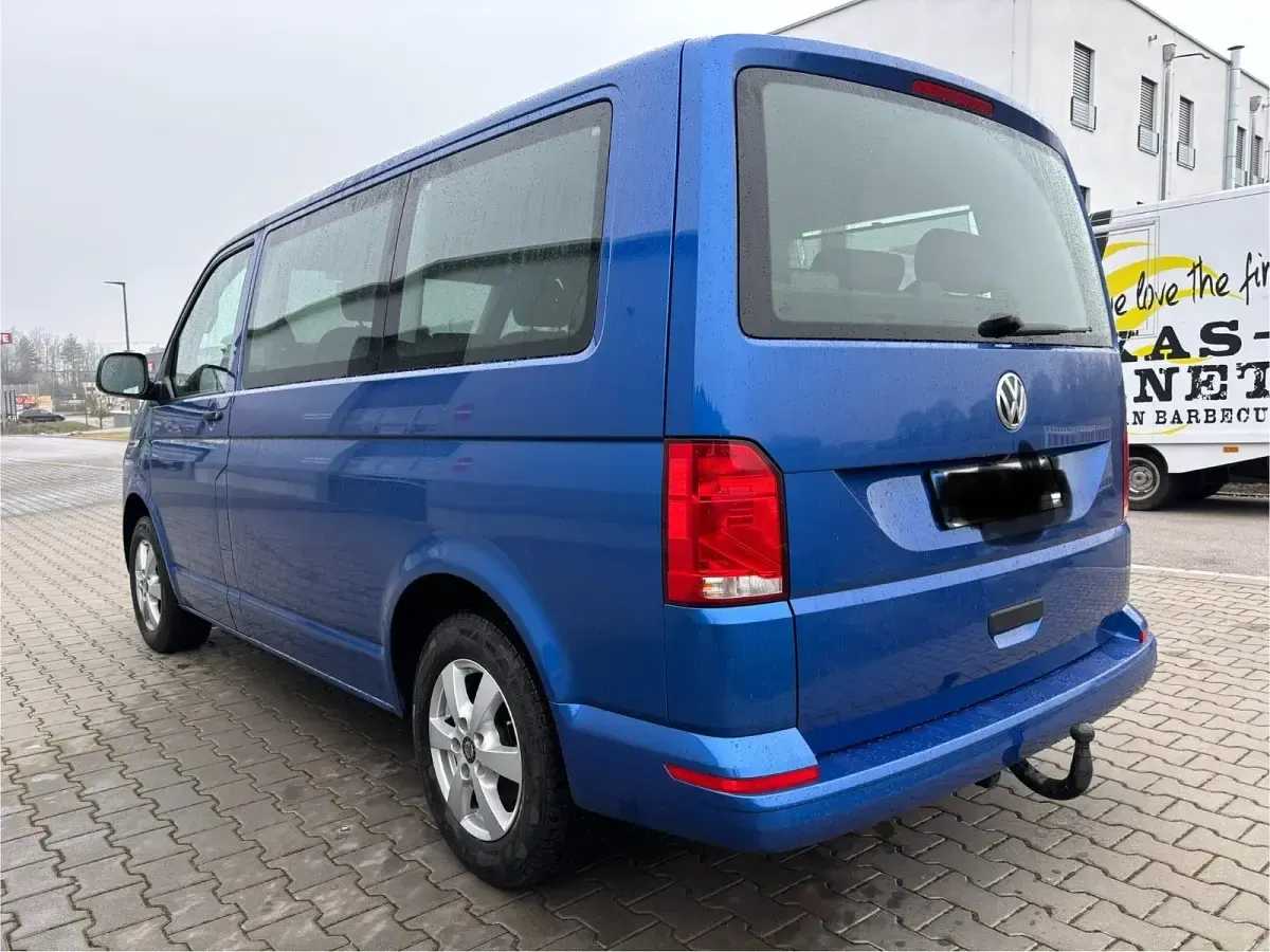 Second-hand VW Multivan 150 CP (110 kW) 2021 Albastru Monovolum