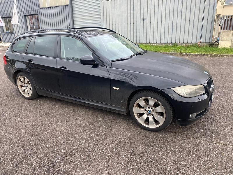 Gebraucht BMW 320 163 PS (119 kW) 2009 Schwarz Kombi