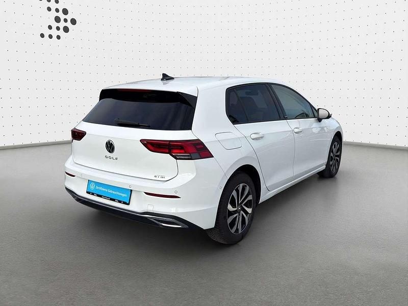 Gebraucht VW Golf VIII Active 110 PS (80 kW) 2023 Pure white Limousine