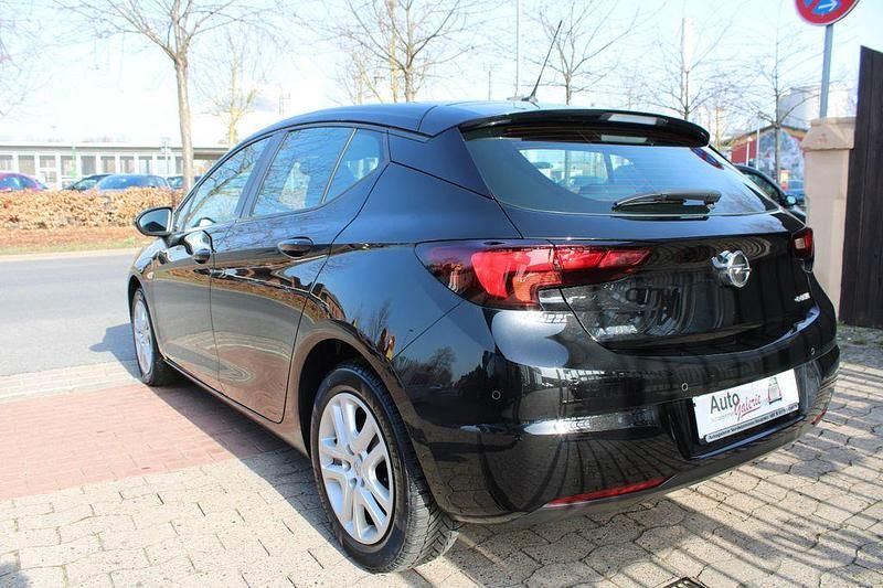 Gebraucht Opel Astra 105 PS (77 kW) 2017 Schwarz Limousine