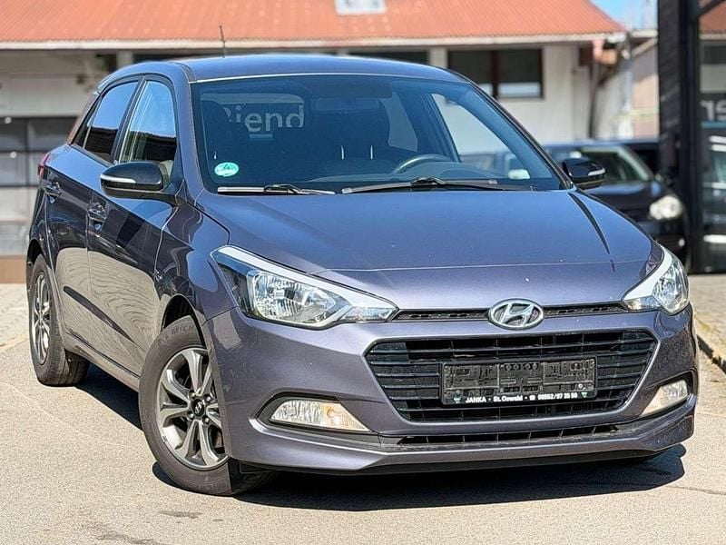 Gebraucht Hyundai i20 Passion 101 PS (74 kW) 2018 Grau Limousine