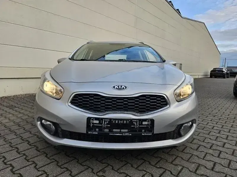 Gebraucht Kia Ceed Sportswagon Edition 7 100 PS (73 kW) 2013 Kirunasilber metallic Kombi