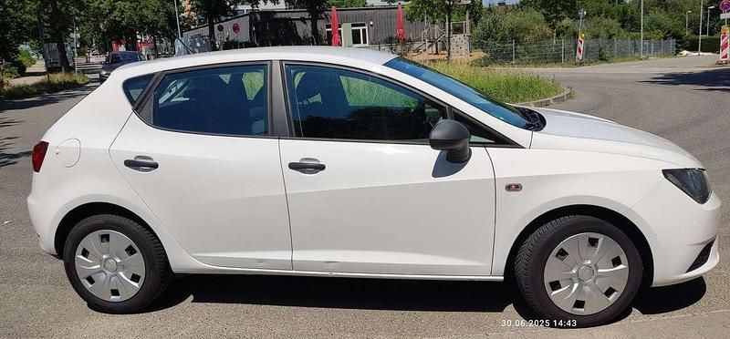 Weiß Gebraucht 2016 Seat Ibiza Reference Limousine | 6.000 € (Fairer Preis) - Bild 1/4