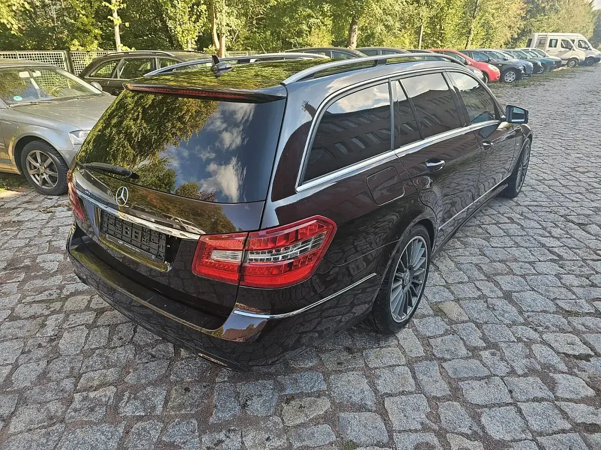 Second-hand Mercedes E300 Avantgarde 231 CP (169 kW) 2011 Maro Break