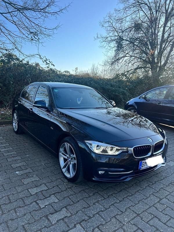 Schwarz Gebraucht 2017 BMW 318 Sport Line Limousine | 17.300 € (Fairer Preis) - Bild 1/4