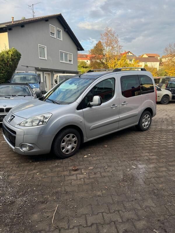 Grau Gebraucht 2011 Peugeot Partner Tepee Family Van / Kleinbus | 4.000 € - Bild 1/4