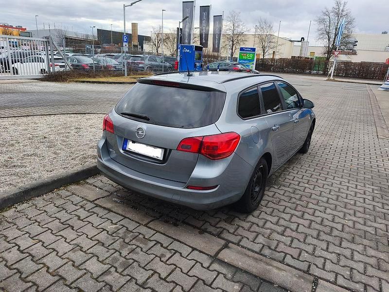 Gebraucht Opel Astra Design Edition 95 PS (69 kW) 2012 Silber Kombi