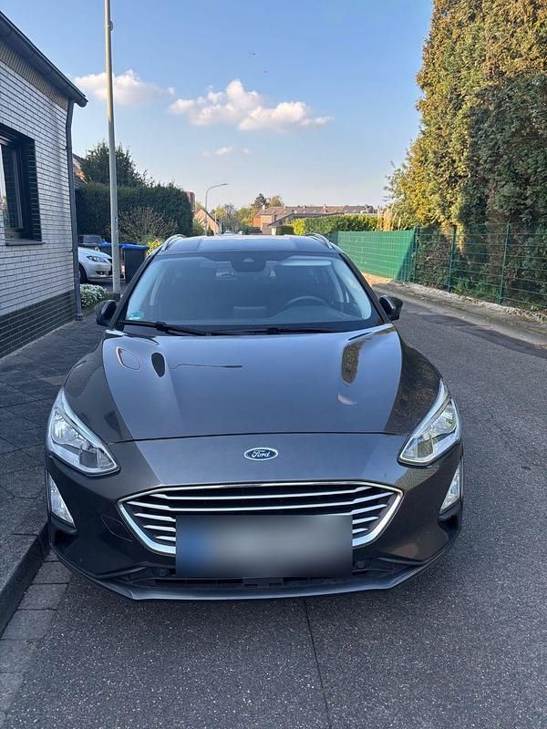 Gebraucht Ford Focus Cool & Connect 101 PS (74 kW) 2019 Grau Kombi